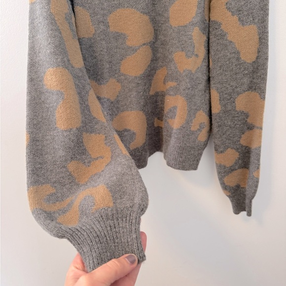 NWOT Cozy oversized Drop Shoulder Fluffy Knit Sweater in Grey w/rust brown - S - Picture 6 of 8